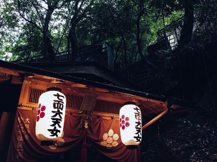 Fushimi Inari-Taisha, Japan's most iconic shrine