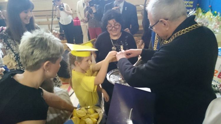 Azerbaycanlı yazar uluslararası ‘’Tebessüm’’ madalyası aldı - FOTO GALERİ