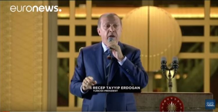 Erdogan pide a EE.UU. que decida si apoya a los golpistas o al pueblo turco - Video