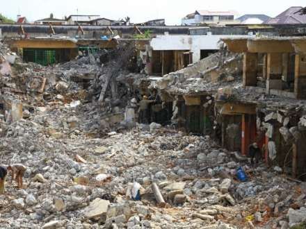 Sismo de magnitud 6,5 mata a 97 personas en Indonesia - Video