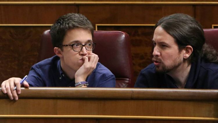 Partidarios de Iglesias y Errejón se acusan mutuamente de debilitar a Podemos