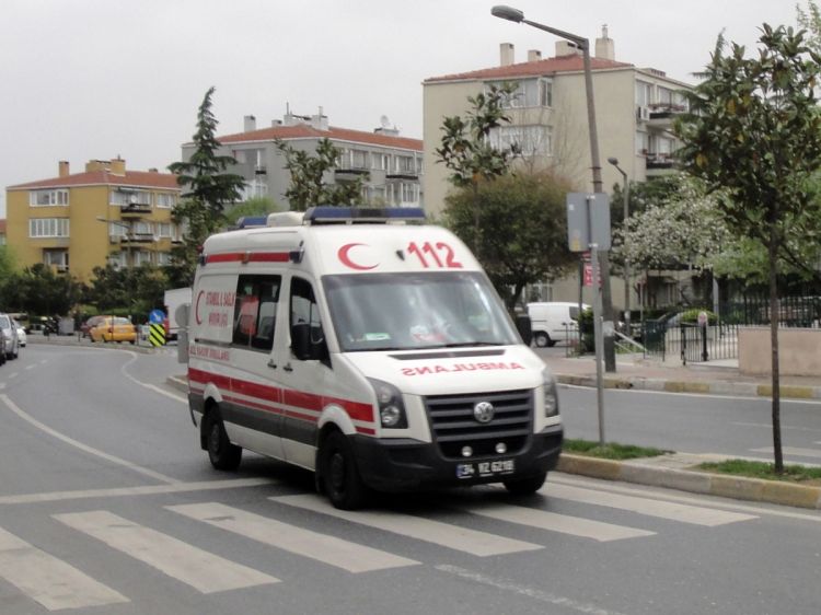 Tur otobüsü şarampole devrildi, ölü ve yaralılar var