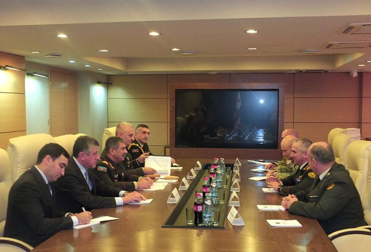 Azerbaijani, Georgian defense ministers discuss cooperation