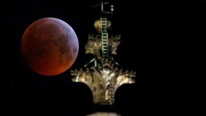 What was the mysterious object that hit the ‘Super Blood Wolf Moon’? - iWONDER