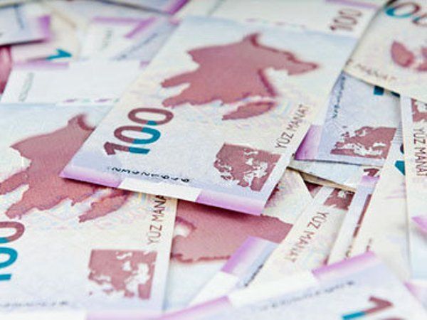 Денежная база в Азербайджане сократилась почти на 800 млн манатов
