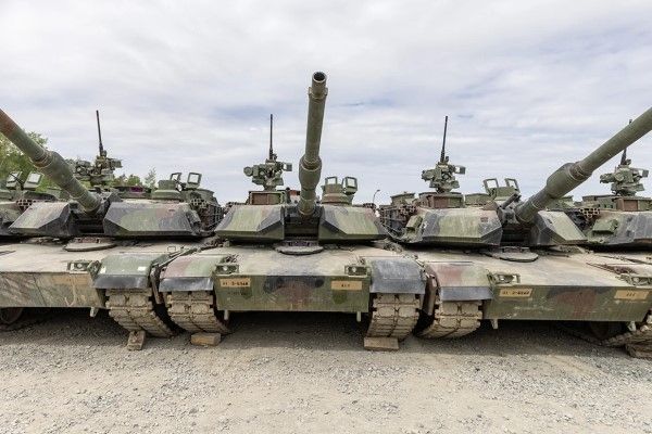 Австралия начала отправлять танки Украине