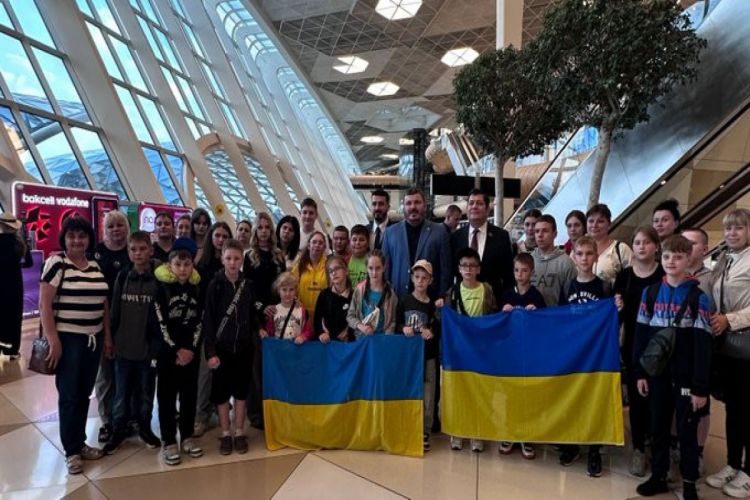 В Азербайджан доставлена еще одна группа украинских детей