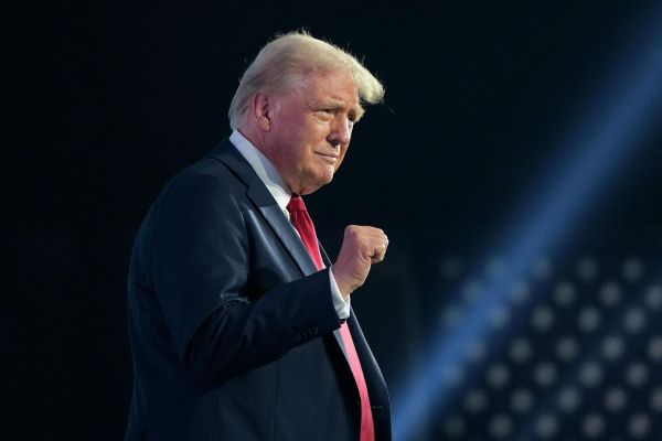 Трамп отходит от переговоров по Украине