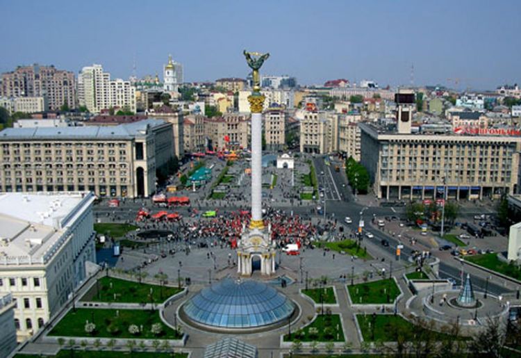 При ударе ВС РФ по Киеву повреждено здание посольства Азербайджана