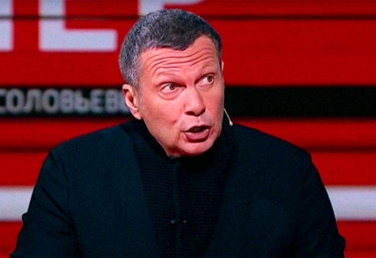 Соловьев пытается догнать Симоньян