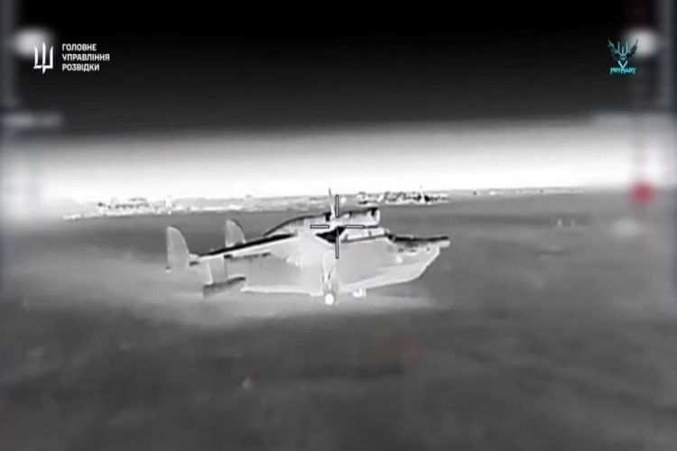 Украинские дроны впервые поразили самолёт и вертолёт российской армии в Крыму