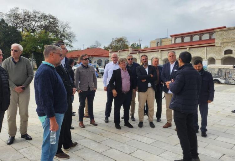 Международные путешественники в Шуше - ФОТО